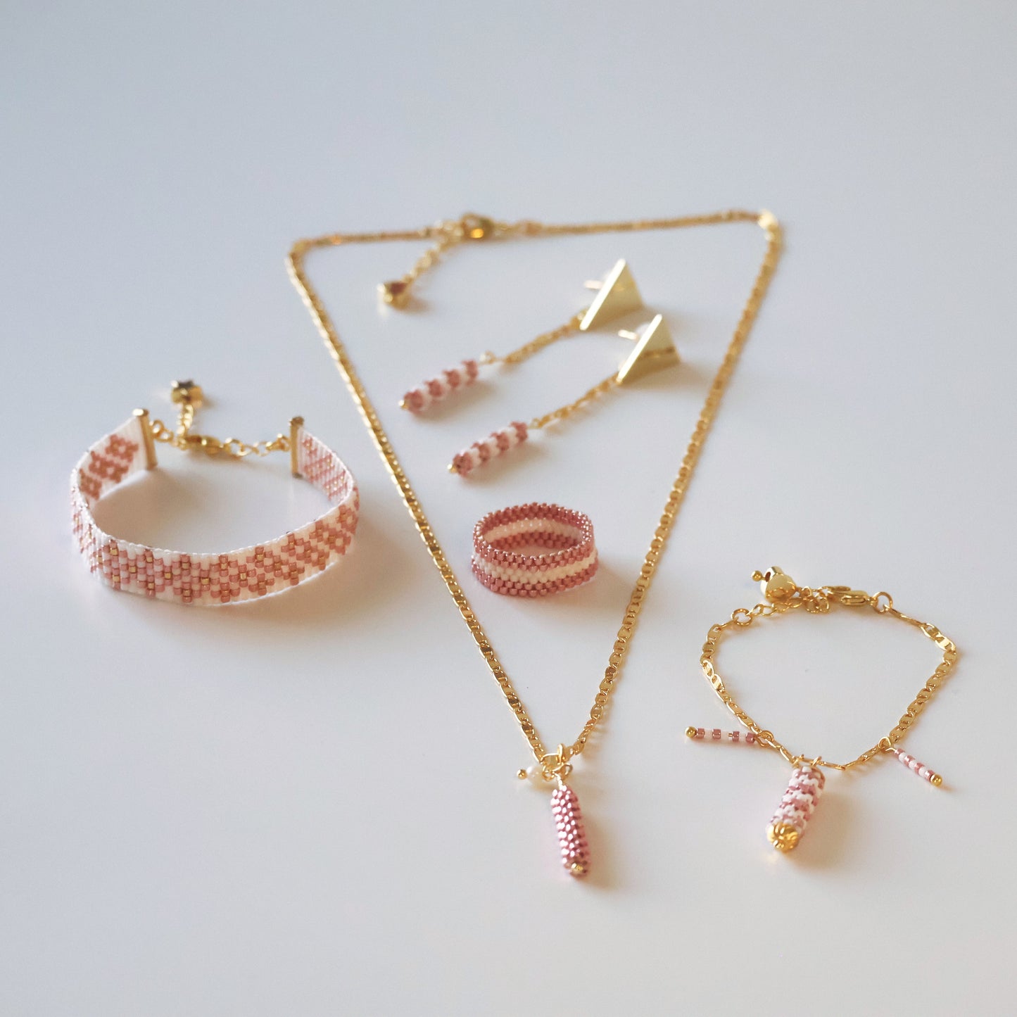 Olivia Delicate Necklace - Pink