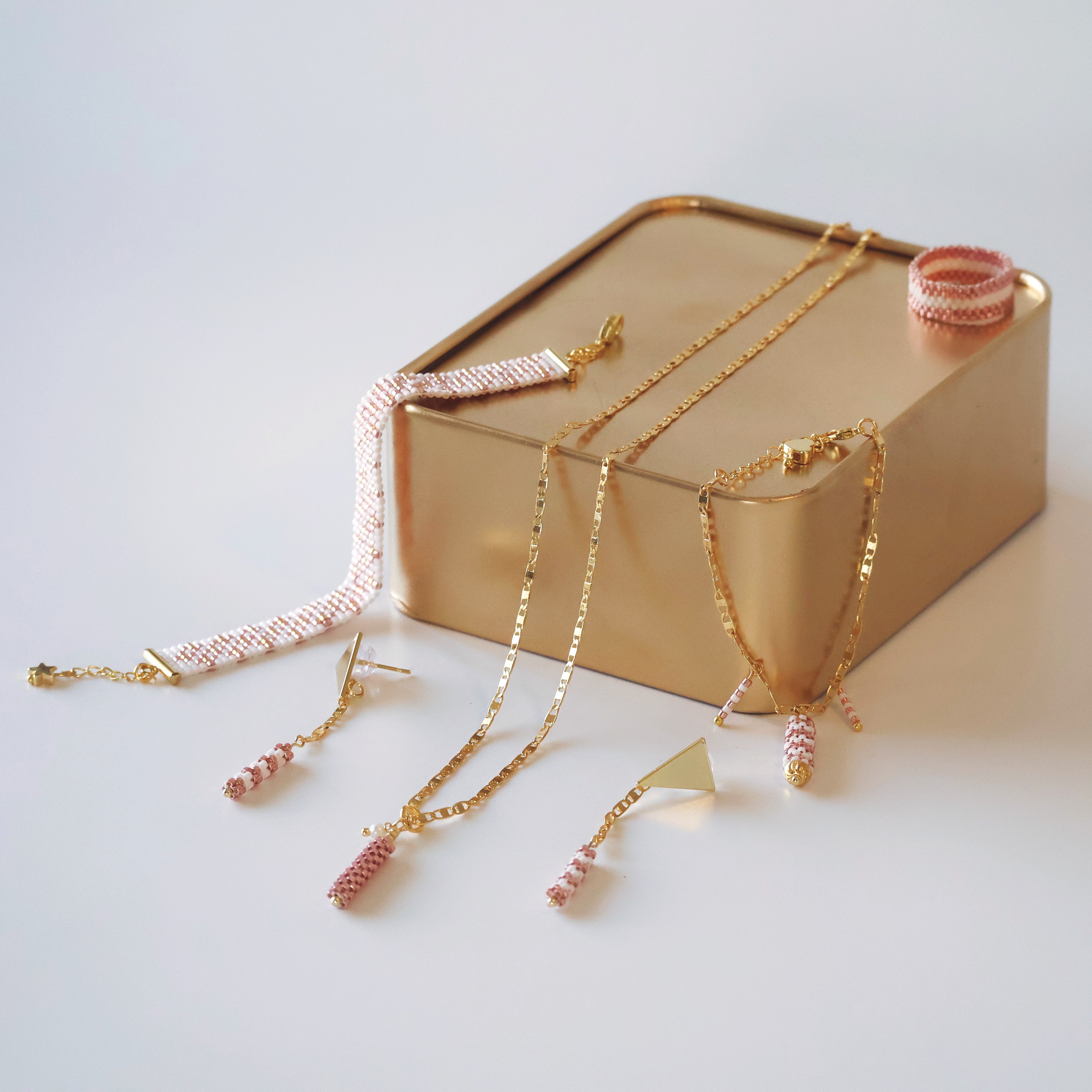 Olivia Delicate Earrings - Pink