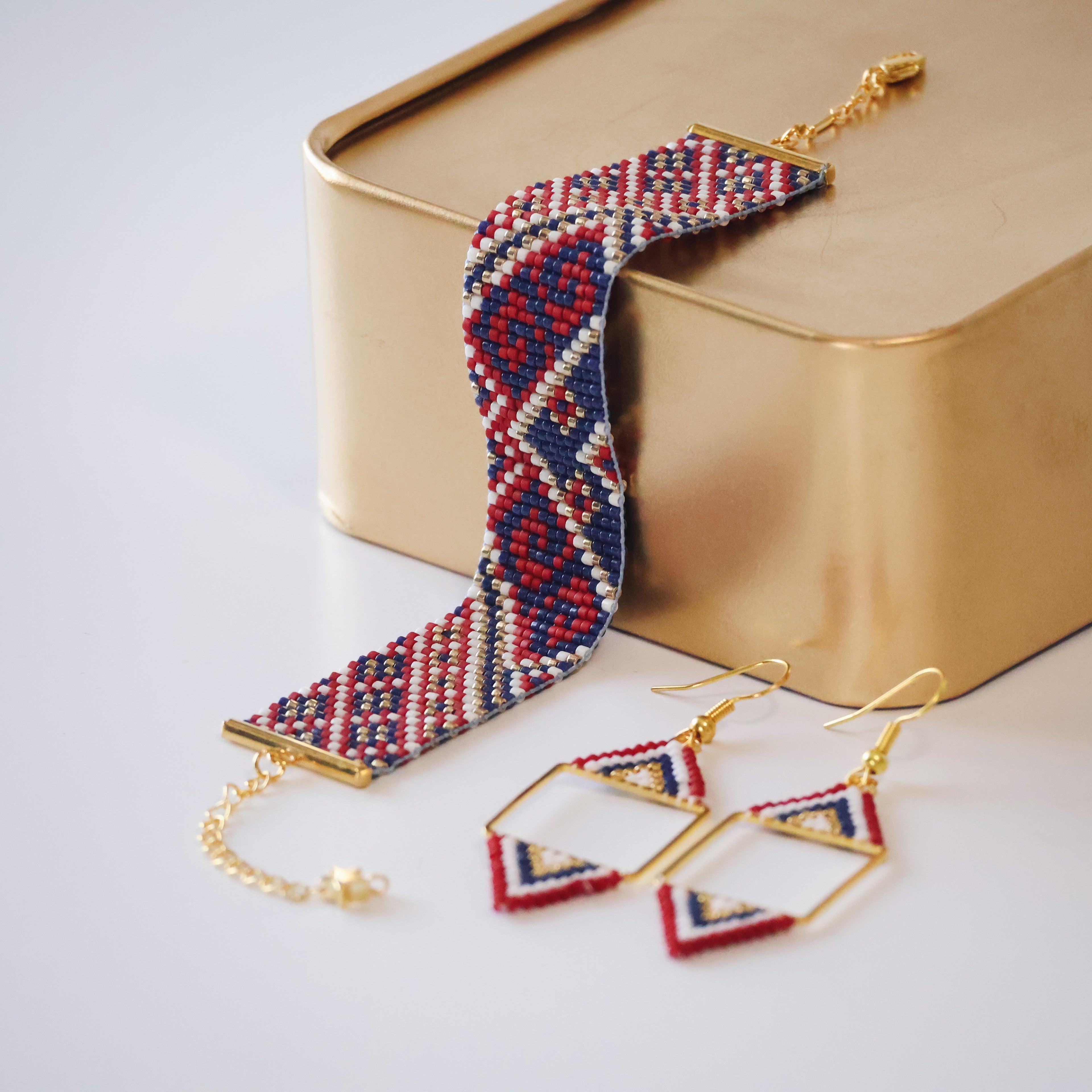 Kanta Minimalist Earrings - Red