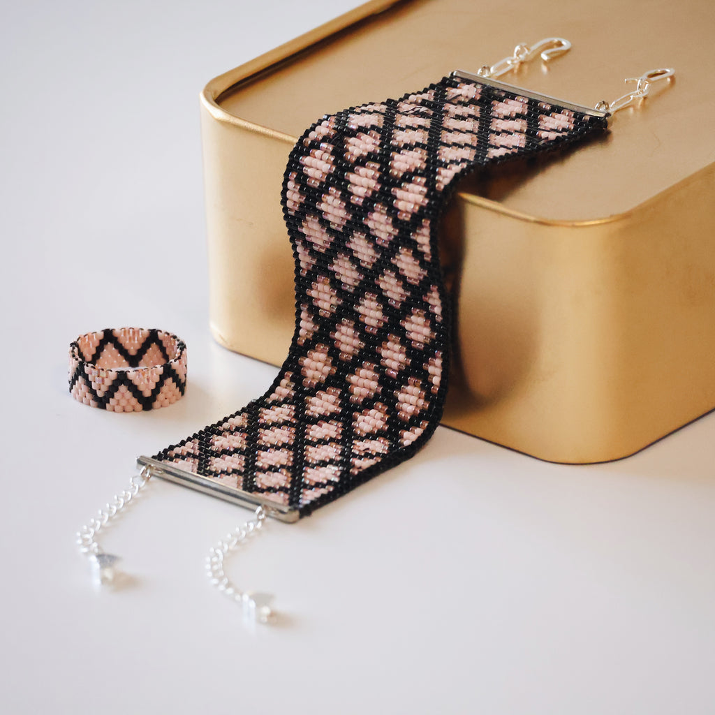 Elizabeth Bold Bracelet - Pink