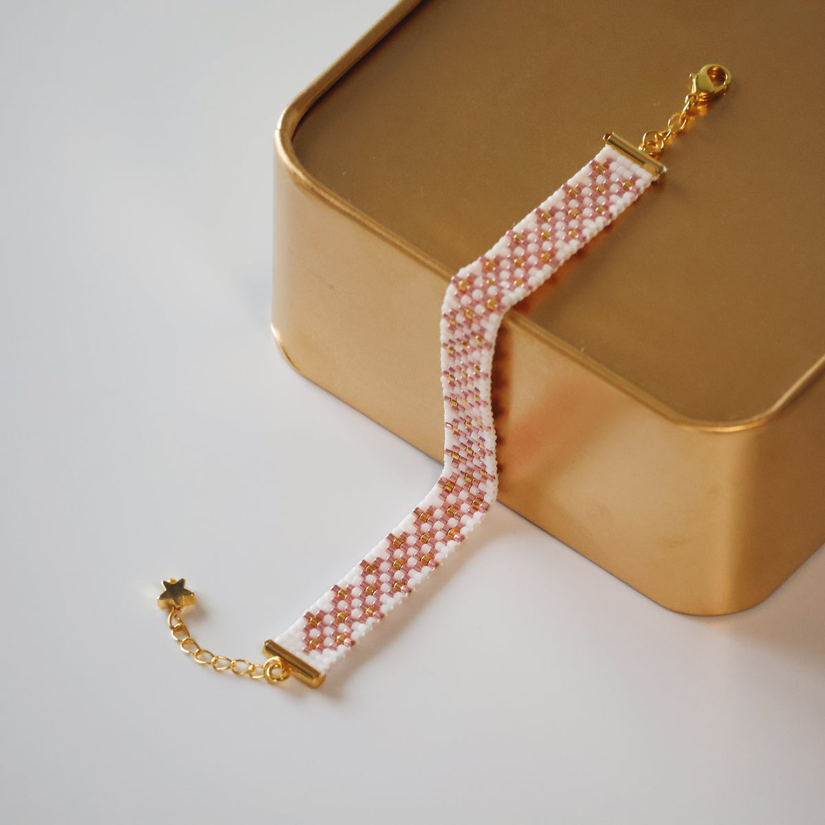 Madeleine Minimalist Bracelet - Pink