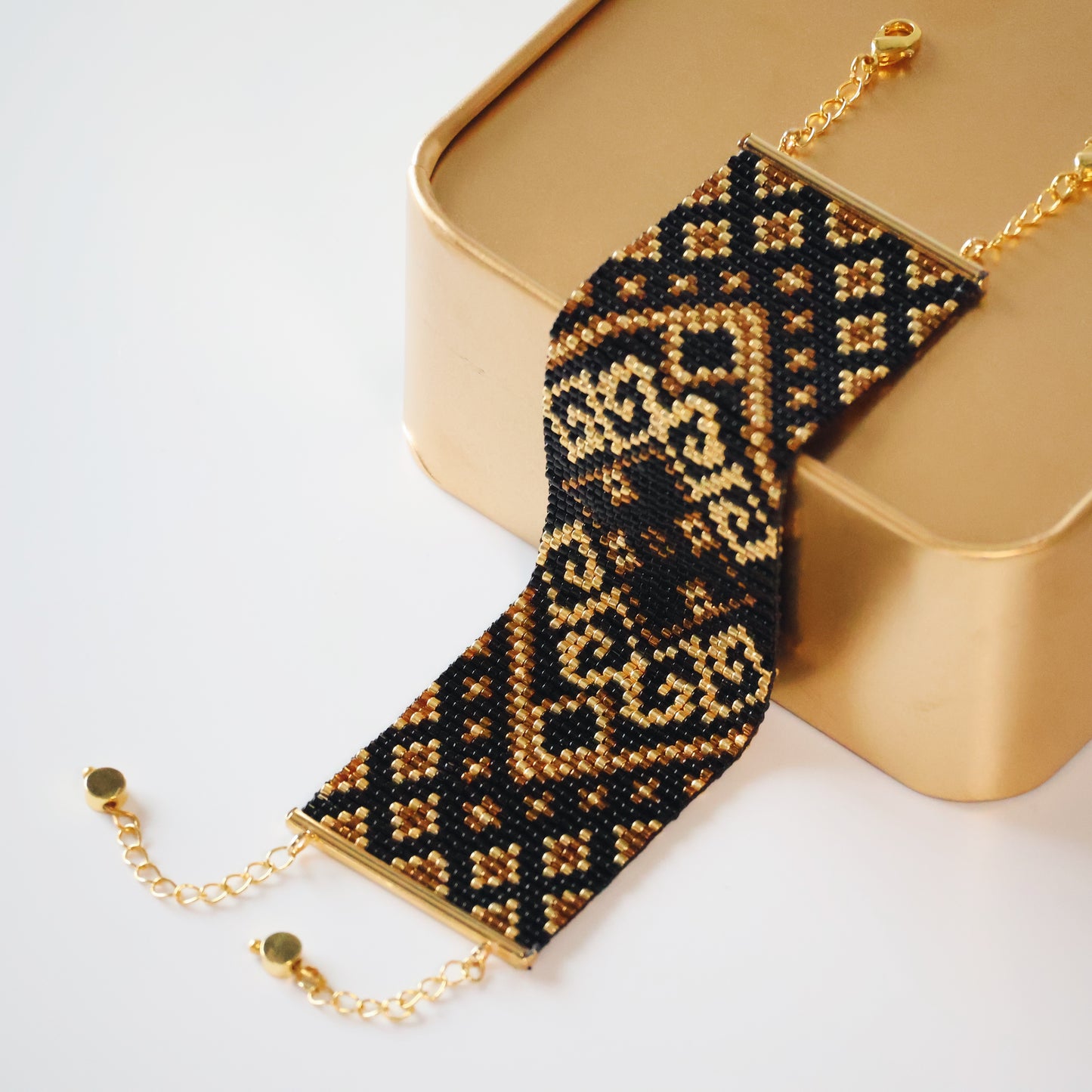 Kanta Bold Bracelet - Black