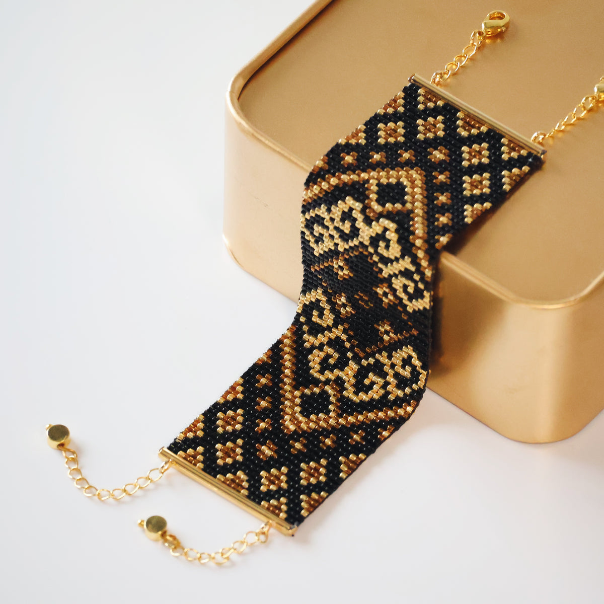 Kanta Bold Bracelet - Black