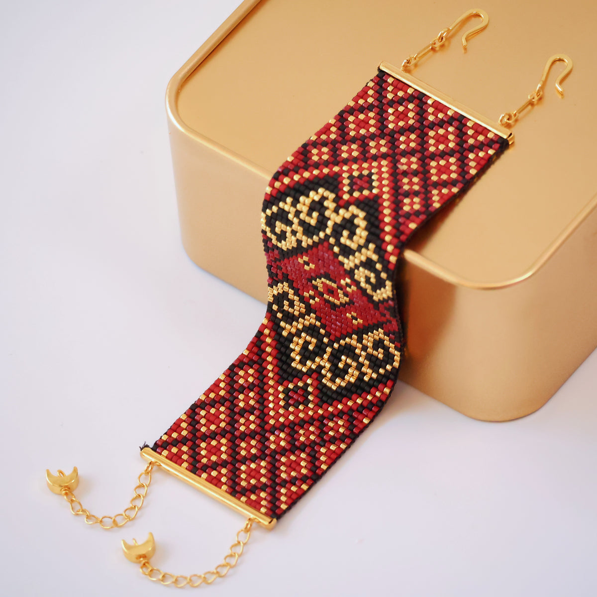 Kanta Bold Bracelet - Red & Black