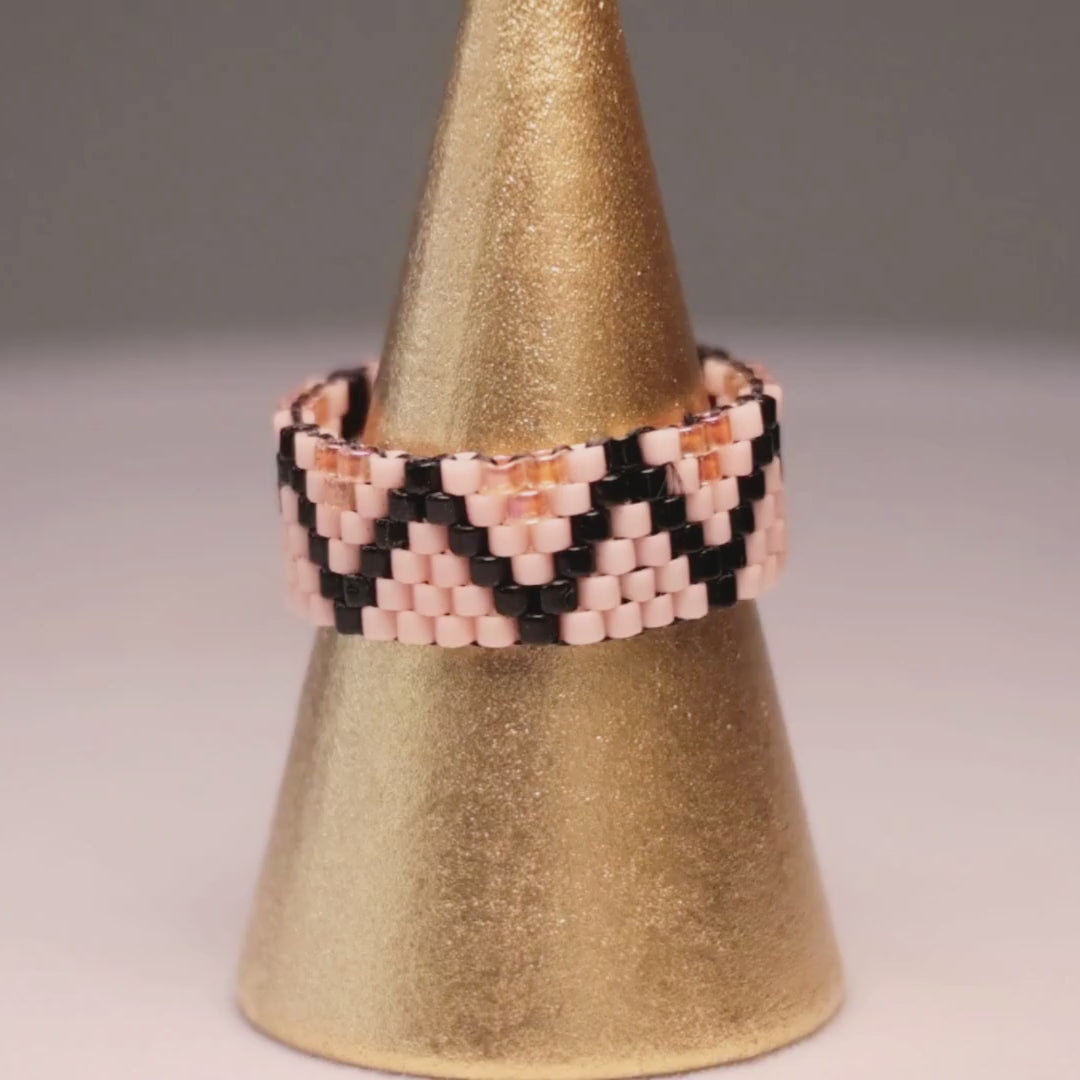 Elizabeth Minimalist Ring - Pink